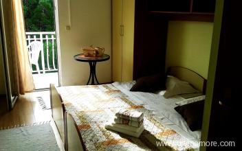 BED AND BREAKFAST "IL GABBIANO", private accommodation in city Baška Voda, Croatia